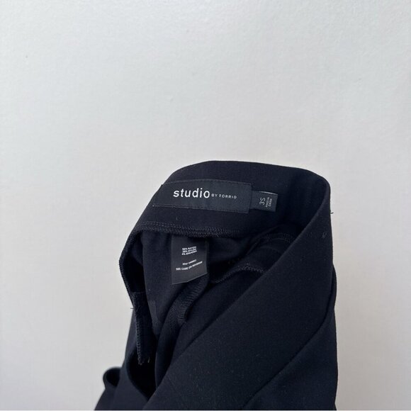 Torrid Womens 3S Pull-On Relaxed Taper Studio Luxe Ponte High-Rise Pant - Picture 8 of 13